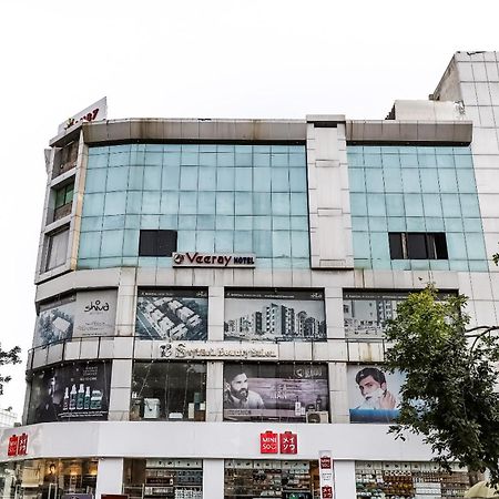 Oyo Hotel D Veeray Ahmedabad Extérieur photo