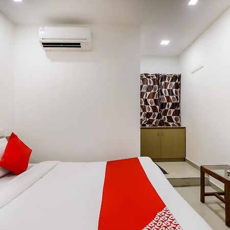 Oyo Hotel D Veeray Ahmedabad Extérieur photo
