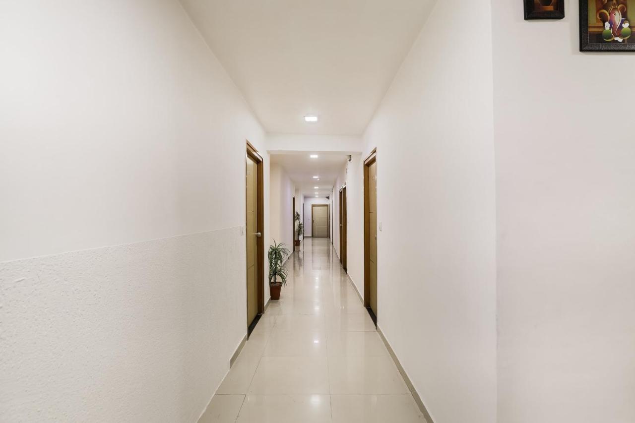 Oyo Hotel D Veeray Ahmedabad Extérieur photo