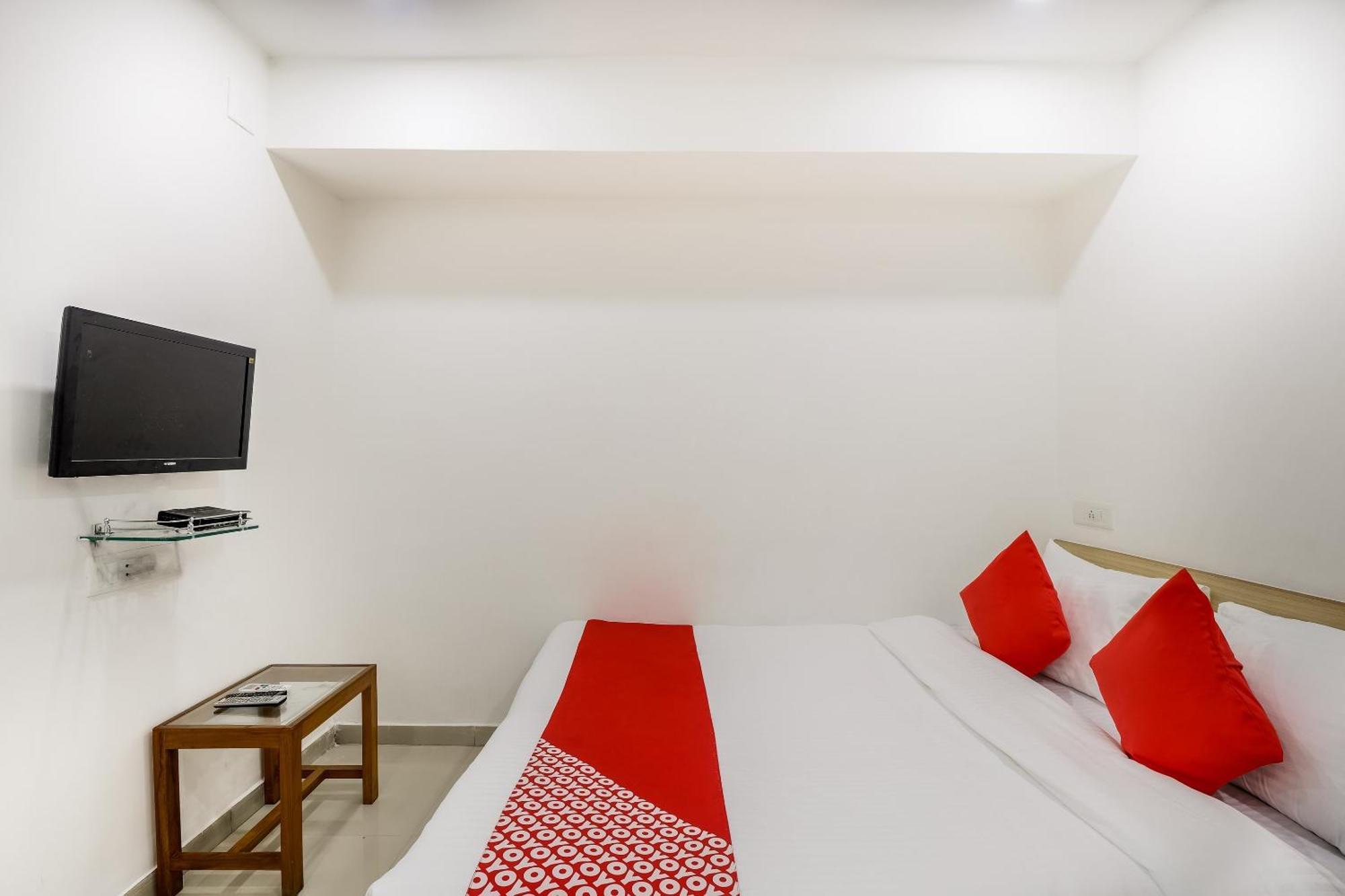 Oyo Hotel D Veeray Ahmedabad Extérieur photo