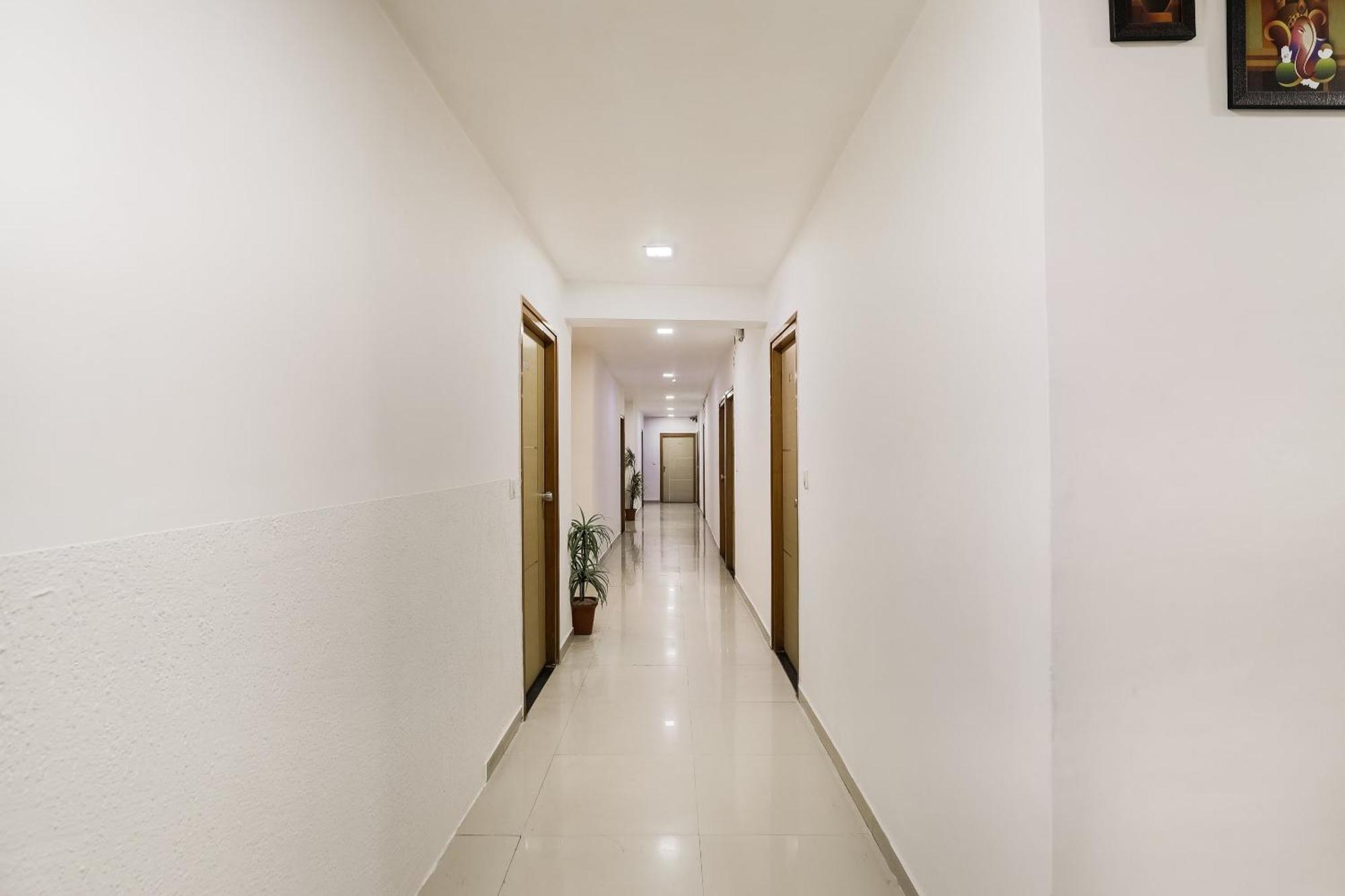 Oyo Hotel D Veeray Ahmedabad Extérieur photo