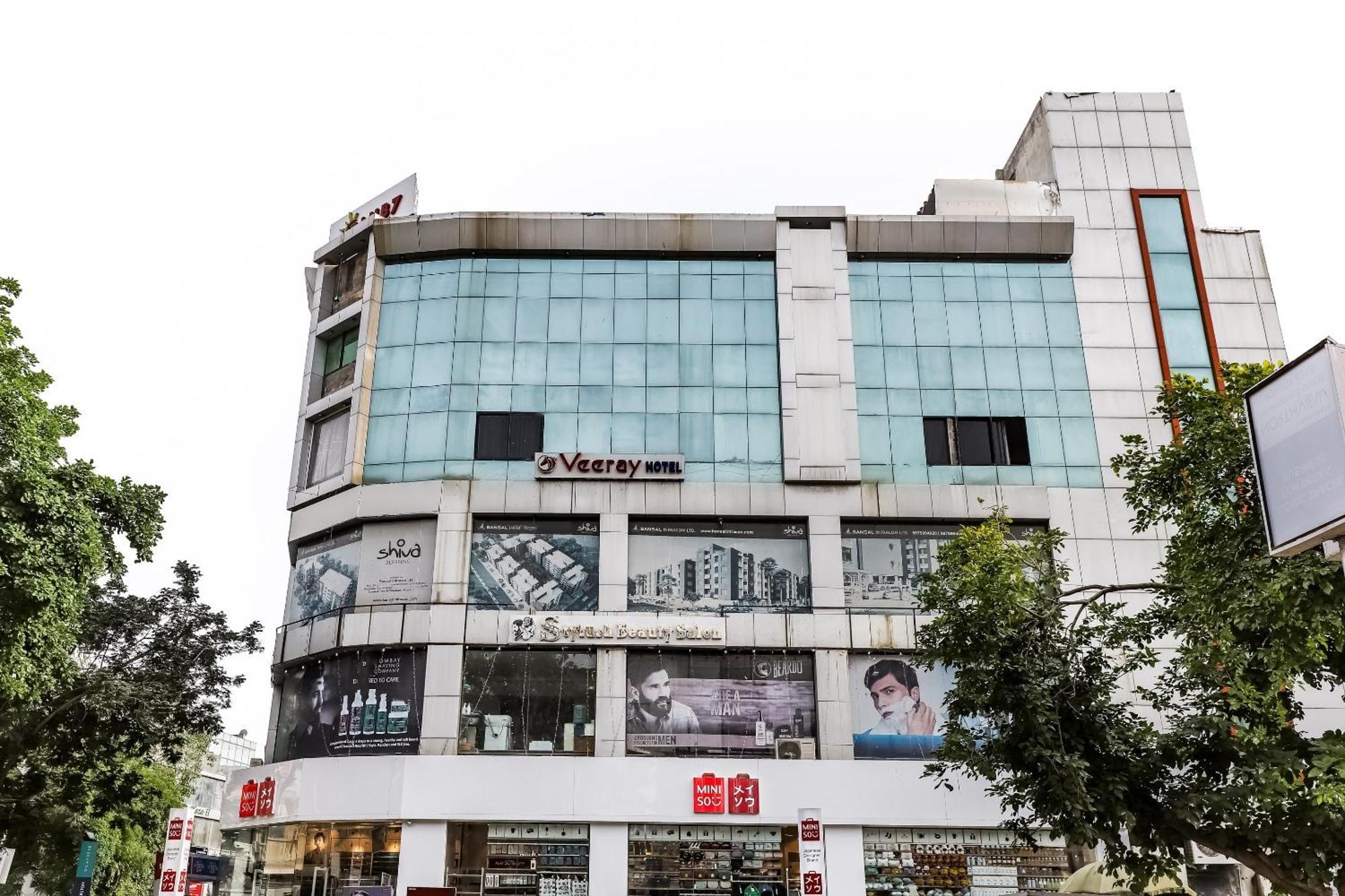 Oyo Hotel D Veeray Ahmedabad Extérieur photo